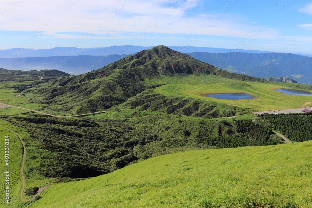 阿蘇山　烏帽子岳と草千里の風景