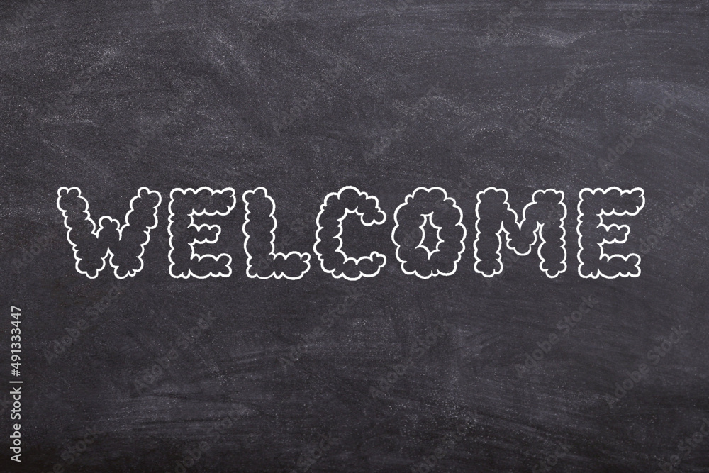 Fototapeta premium Welcome Sign on Chalkboard – Classroom School Education Greeting Message