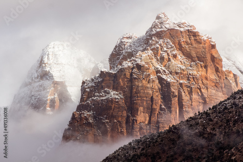 Bild auf Leinwand snow covered mountains in winter in Zion national park