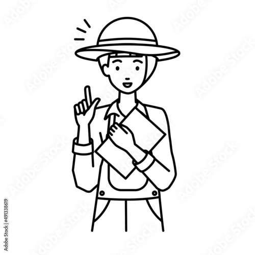 立って書類を手に持って何かひらめいた農家の女性
