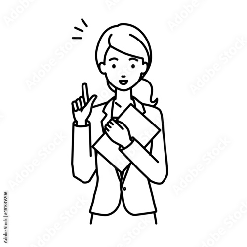 立って書類を手に持って何かひらめいたスーツの女性