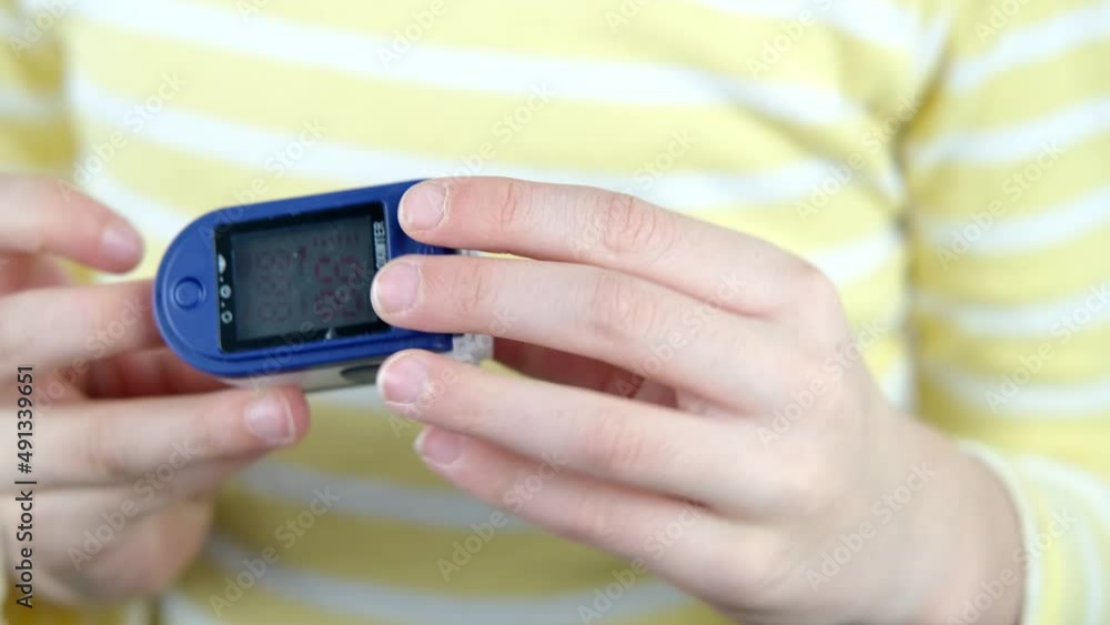 medical device pulse oximeter for measuring oxygen in the blood on