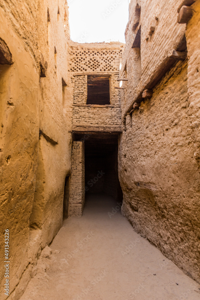 Narrow street in Al Qasr village in Dakhla oasis, Egypt
