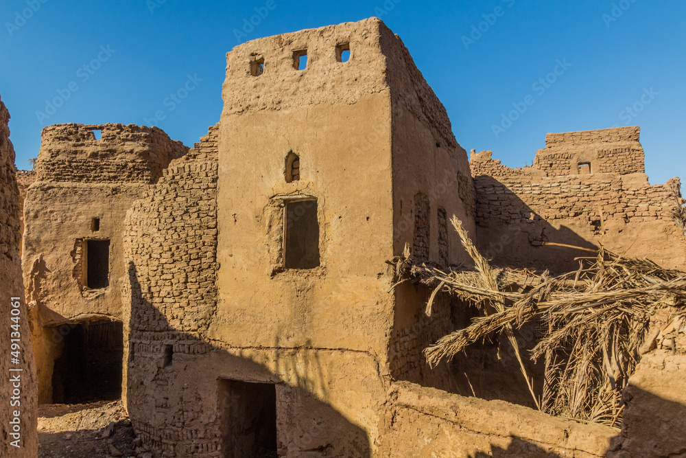 Ruined mud brick houses in Mut town in Dakhla oasis, Egypt