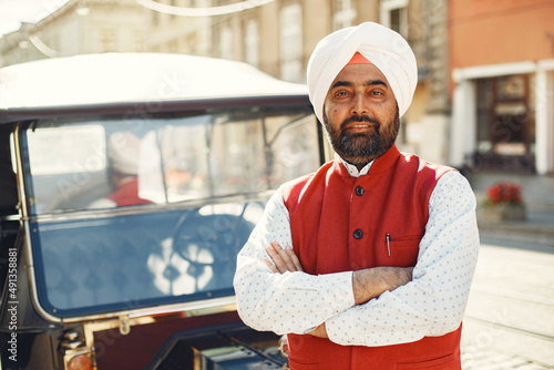 Quadro su tela Portrait of Indian sikh man in turban with bushy beard
