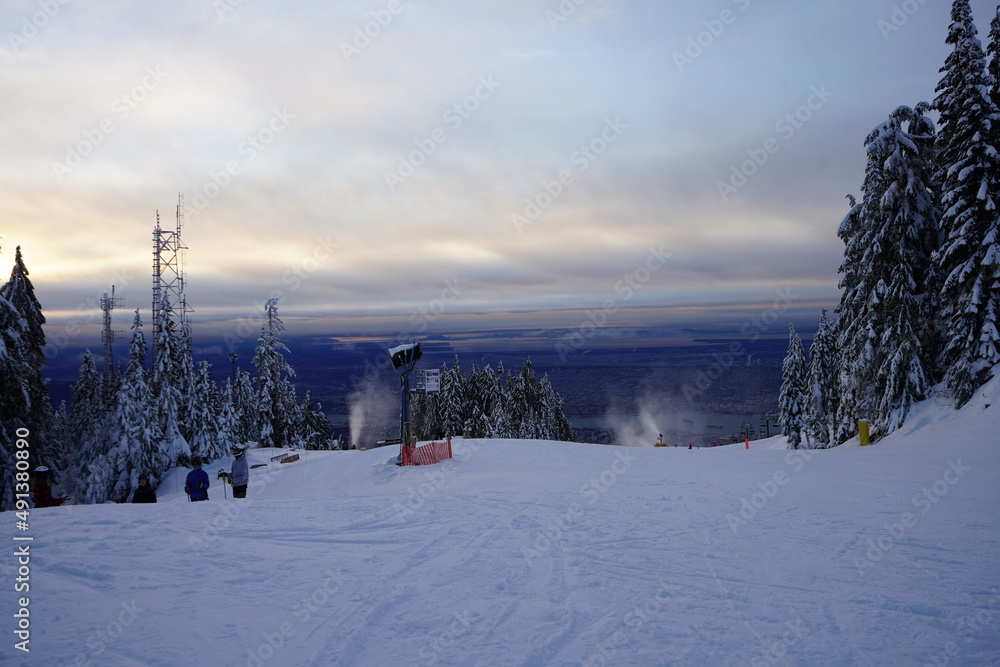 グラウスマウンテン　カナダ　ノースバンクーバー　スキー場　眺め　冬　雪　冬休み