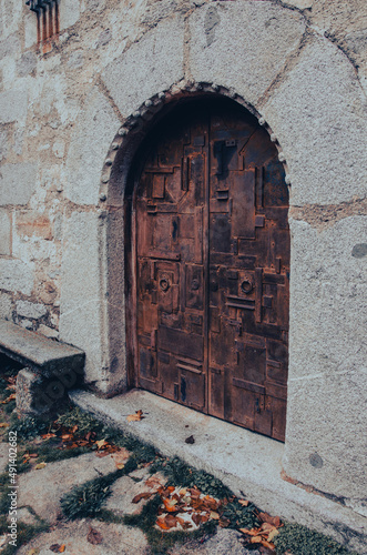Puerta de hierro oxidada