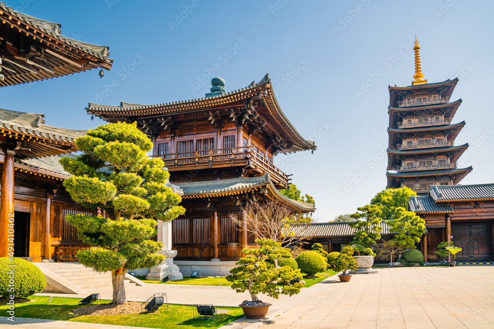 Fototapeta premium Detail view of the traditional Chinese architecture in Baoshan temple, an antique Buddhism temple in Shanghai, China.