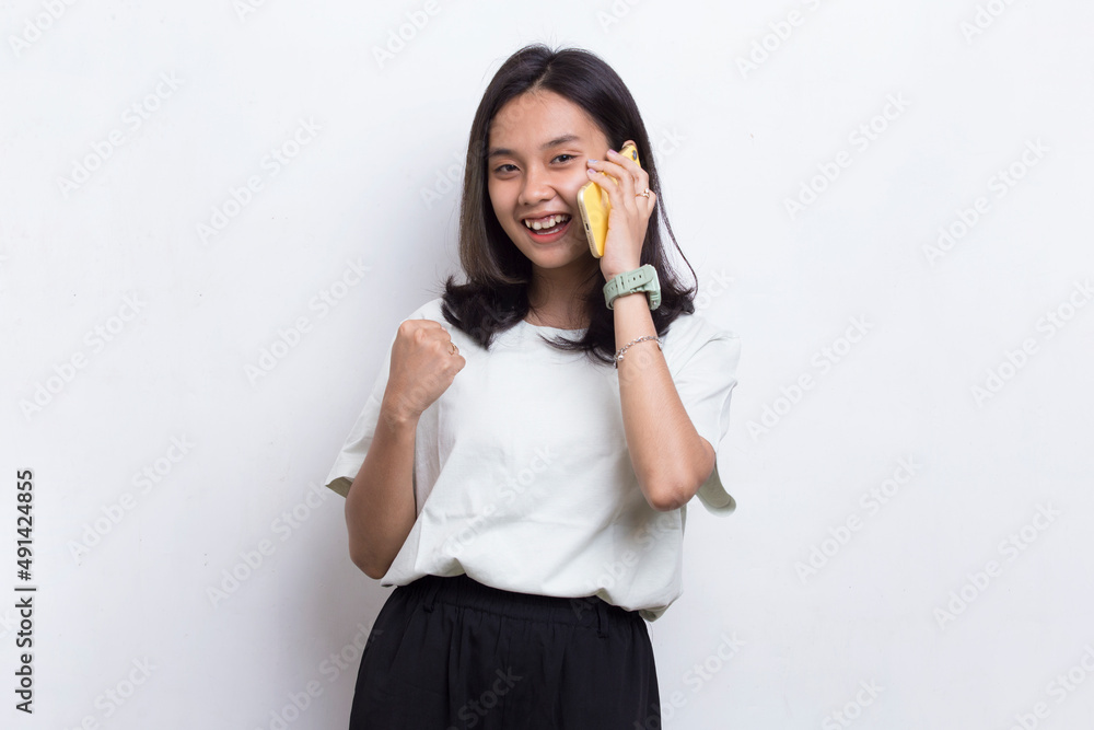 happy young asian beautiful woman using mobile phone isolated on white background
happy young asian beautiful woman using mobile phone isolated on white background
