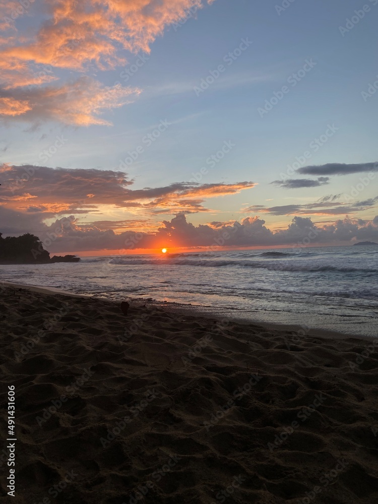 Obraz premium sunset on the beach