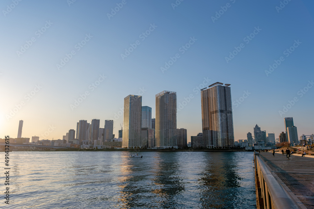 東京都江東区豊洲から見た夕方の都市景観