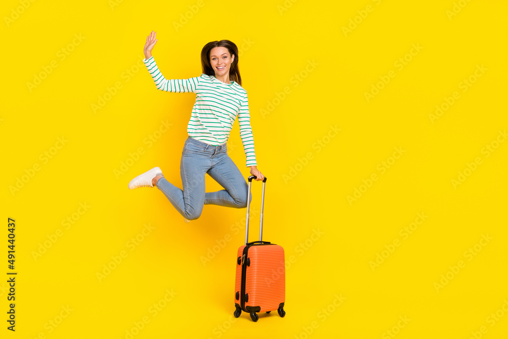 Φωτογραφία Full body photo of young lovely girl jump wave bye tourist airport weekend  isol