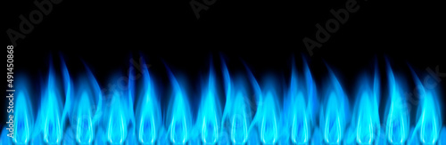Blaue Gasflammen vor dunklem Hintergrund
