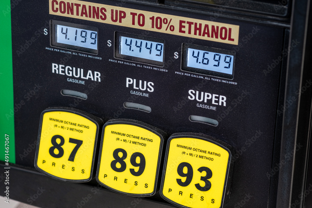 Gas pump showing high price per gallon due to inflation StockFoto