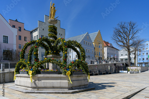 architektur, fontain, stadt regen, osterbrunnen, maria, statue, frühling,  pueblo, europa, anreisen, stadtplatz, monument, bauwerk, fremdenverkehr, bayerischer wald, alt, himmel, städtisch, wasser, photo