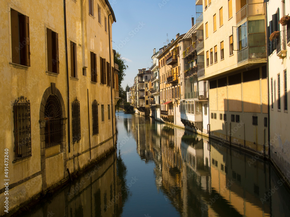 Italia, Veneto, Padova. Veduta dei canali in città.