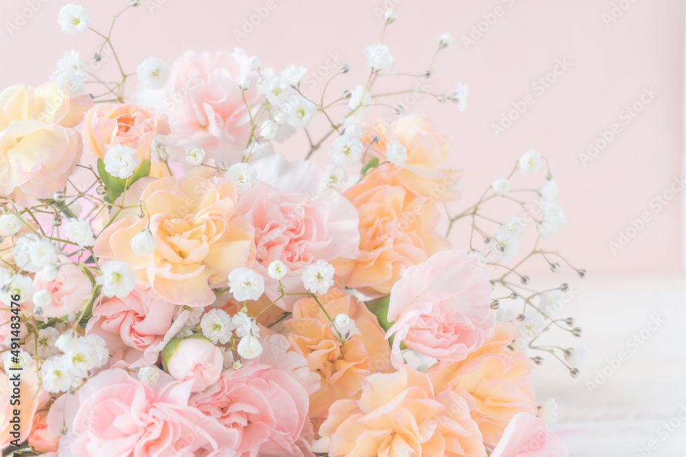 淡いピンクとオレンジのカーネーションのアレンジメントの背景 Stock Photo Adobe Stock