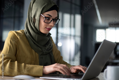 Canvas Print muslim woman university student wear head scarf