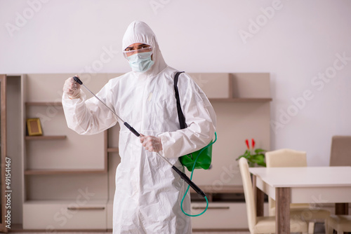 Принти на полотні Young male contractor doing pest control at home