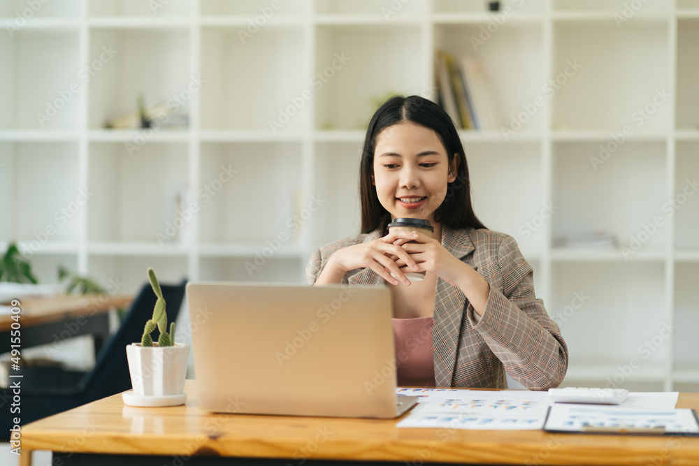 Asian business woman talking to her colleagues about plan in video conference. Multiethnic business team using computer for a online meeting in video call. Group of people smart working from home. Asian business woman talking to her colleagues about plan in video conference. Multiethnic business team using computer for a online meeting in video call. Group of people smart working from home.