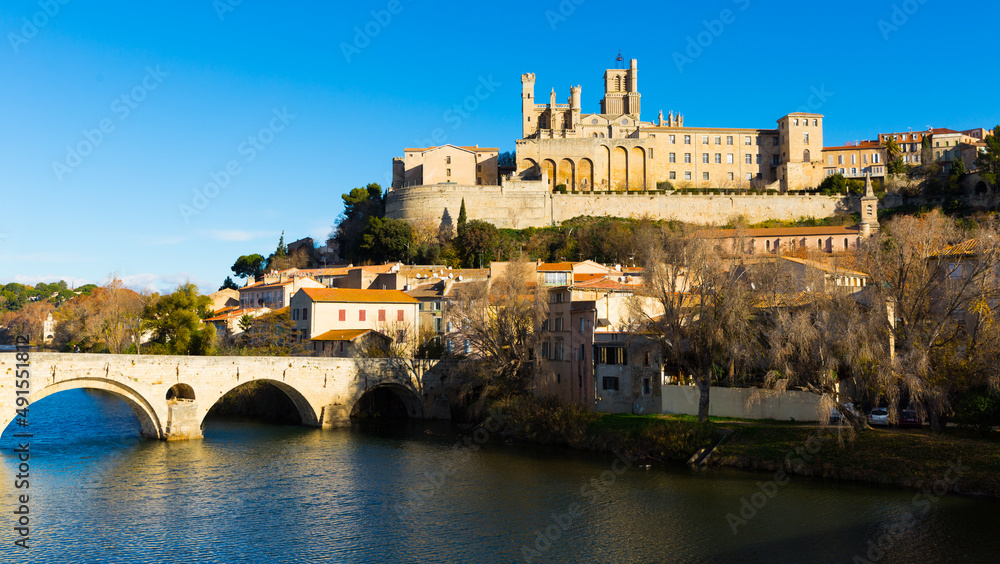 Image of Pont Vieux and St Nazaire Cathedral in Beziers overlooking the River Orb