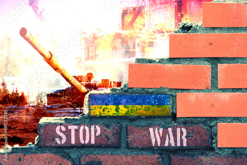 Krieg in der Ukraine, ein Panzer und Slogan Stop War photo