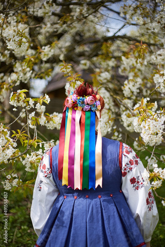 Canvastavla Young woman in national Ukrainian costume