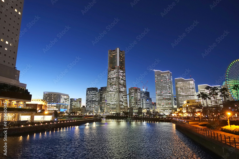 Naklejka premium 日本の横浜、みなとみらいの夜景