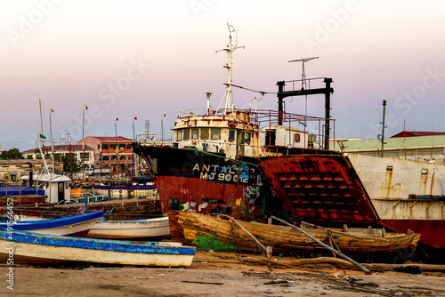 Cimetière d'épaves de bateaux à Madagascar