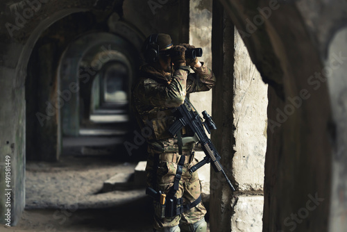Photos Desperate search for troops backup being stuck in trapped building