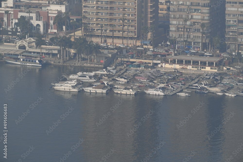 Obraz premium city, skyline, sea, panorama, water, ship, architecture, travel, buildings, sky, cityscape, port, river, building, boat, view, harbor, london, ocean, downtown, tourism, urban, coast, business, landsca
