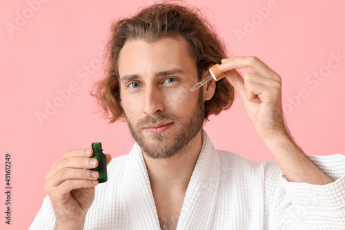 Young man with cosmetic ser...
