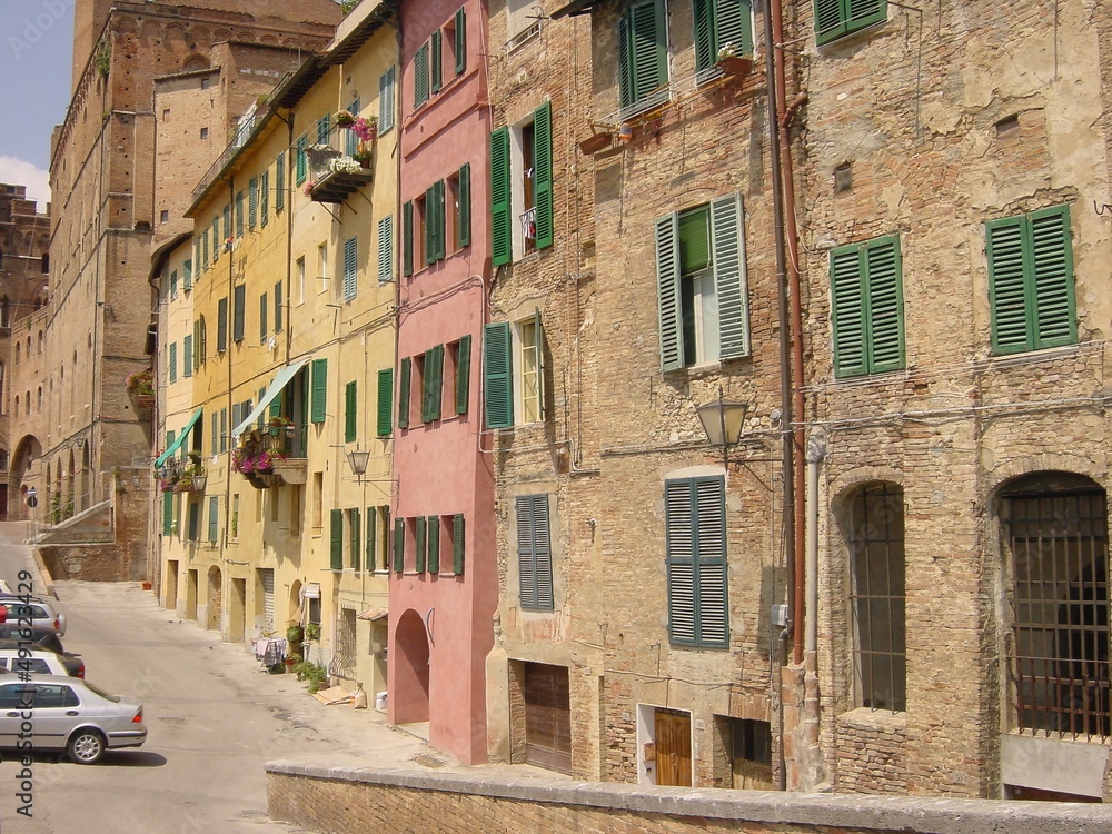 narrow street in Tuscany