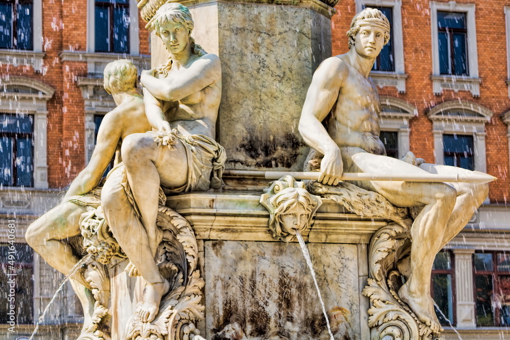 görlitz, deutschland - statuen am muschelminna-brunnen
