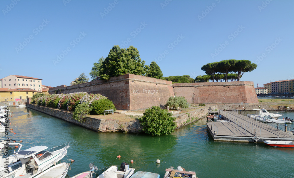the New Fortress is a fortification of Livorno that dates back to the end of the sixteenth century as a town enclosed by walls
