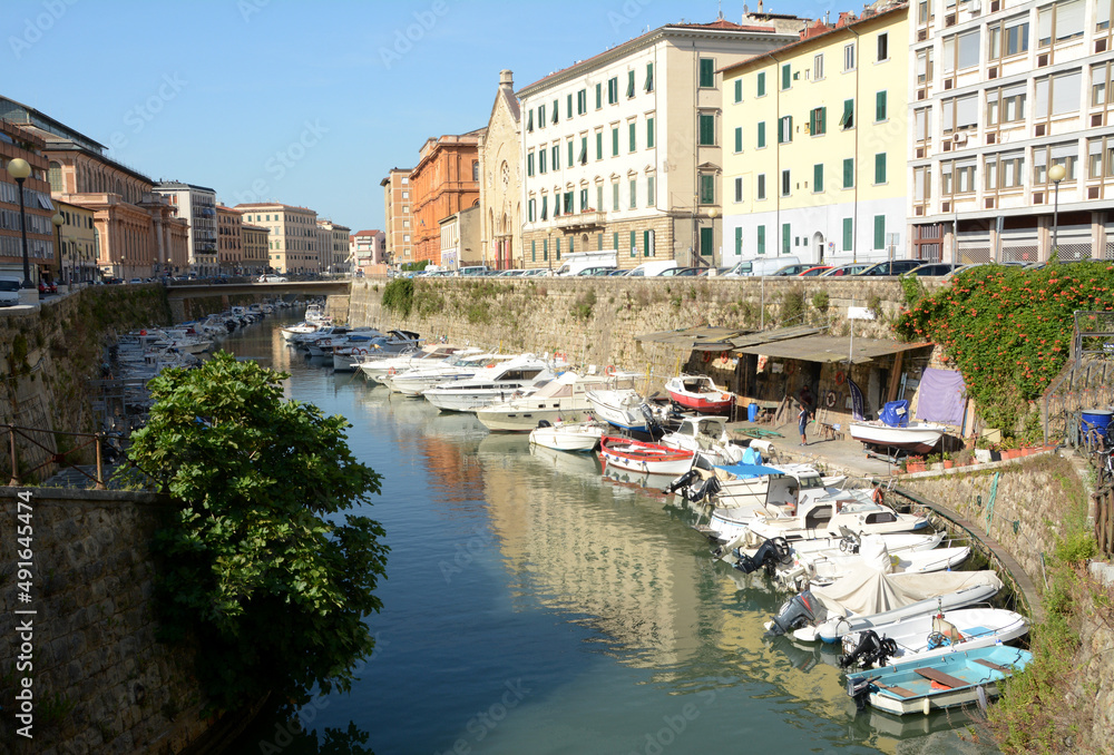 the canals of Livorno date back to the Middle Ages and are called 