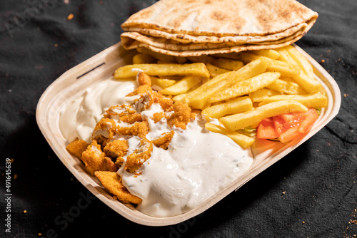 food, chicken, fried, meat, meal, dinner, dish, plate, snack, sauce, lunch, delicious, appetizer, cooked, white, wings, crispy, fish, grilled, healthy, tasty, shrimp, fresh, chicken, fast food