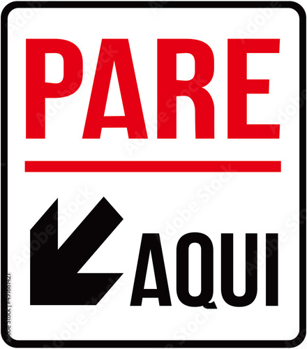 A sign that says in Portuguese language   stop here 