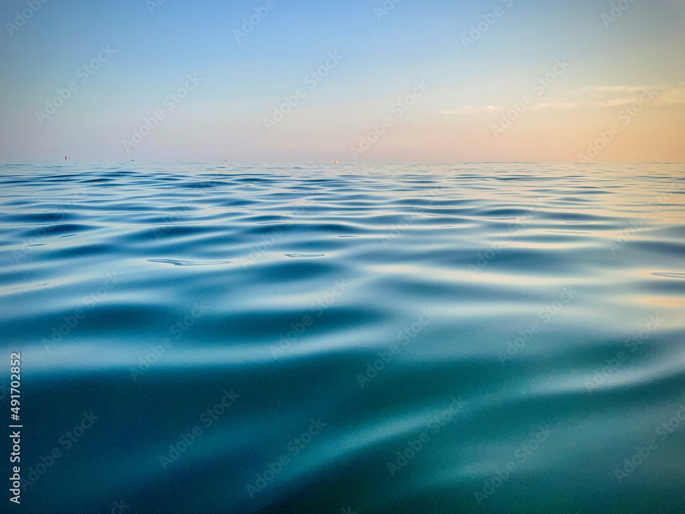 Obraz premium blue sky and water