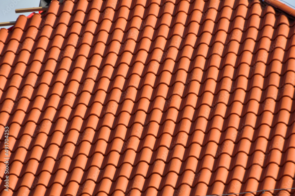 Reconstruction of the roof of an ancient building using ceramic tiles Reconstruction of the roof of an ancient building using ceramic tiles