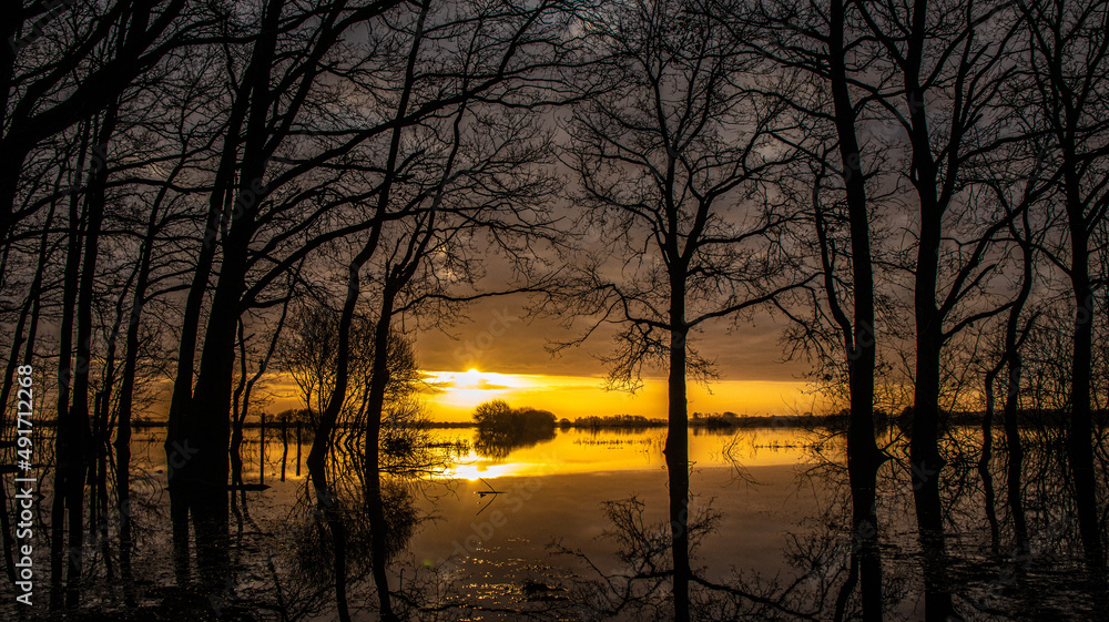 Coucher de soleil sur le marais Coucher de soleil sur le marais