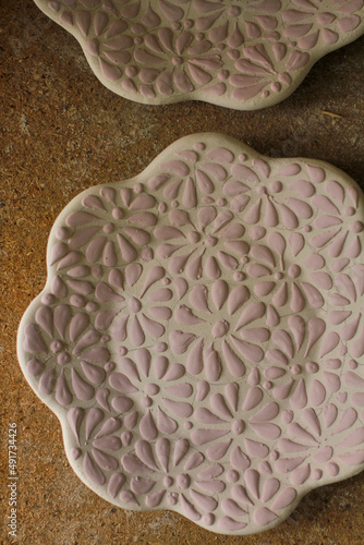 fabricacion de talavera, piezas decoradas con diseños tradicionales en ceramica mexicana