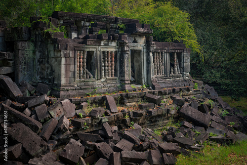 Obraz na płótnie Asia, Southeast Asia, Cambodia, Siem Reap, Angkor, Angkor Wat, temple, Buddhist, Hindu, Prayer, Architecture, building, stone, water, jungle, decay, ruins, landmark, tourist, tourism, travel,
w salonie