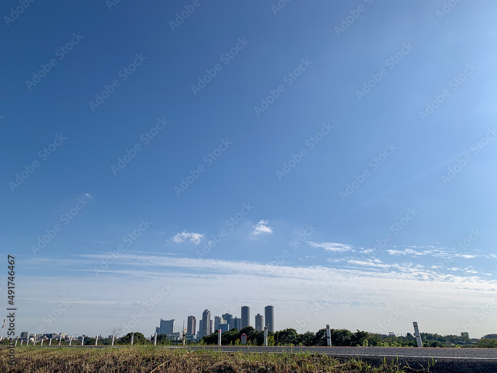 多摩川、河川敷、マンション、空