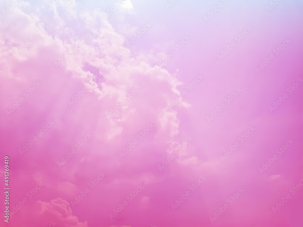 Fototapeta premium pink sky background with white clouds There was a ray of sunshine as if in heaven.