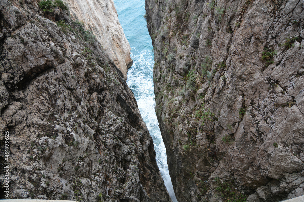 la montagna spaccata santuario della trinità a gaeta