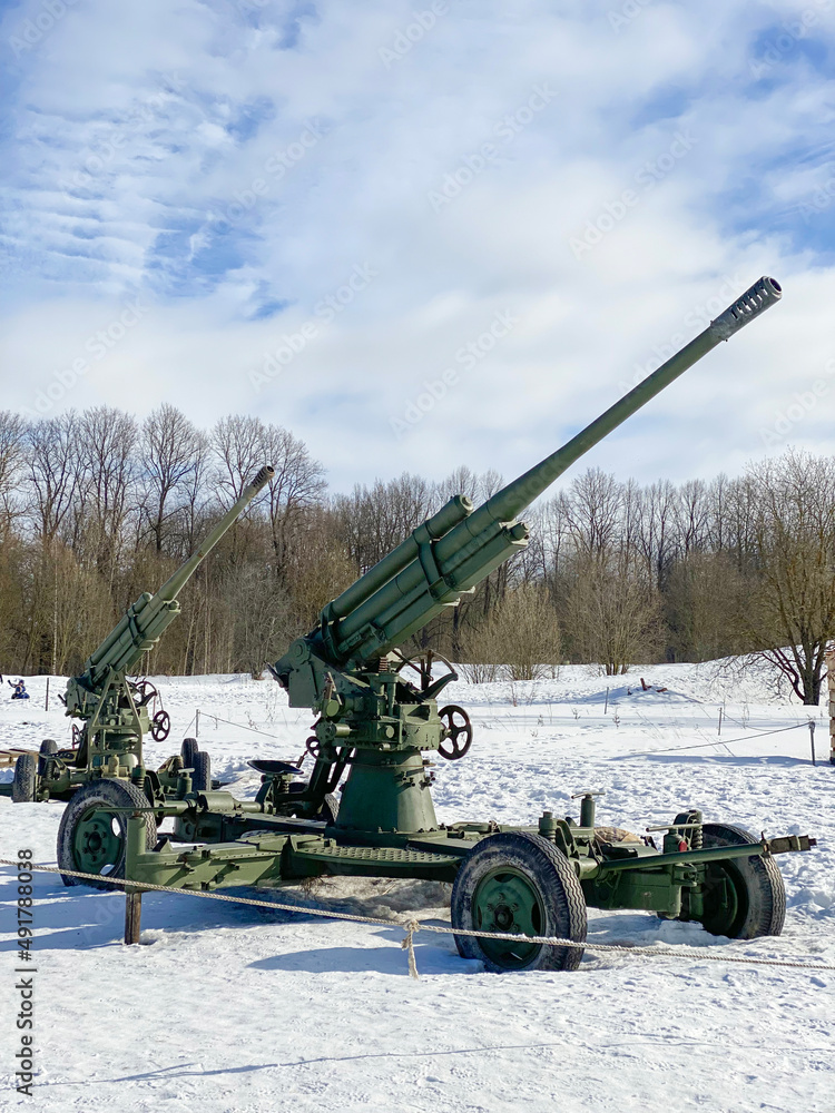 military equipment, machine gun, stands on the street, in winter. Combat readiness, war, preparation, military operations, equipment, sanctions military equipment, machine gun, stands on the street, in winter. Combat readiness, war, preparation, military operations, equipment, sanctions