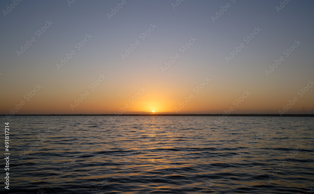 Sonnenaufgang in der Lagune Bacalar - Mexiko