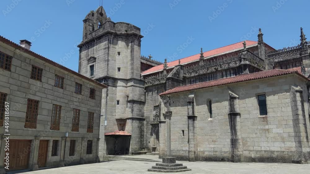 Vista exterior de la real basílica de santa María la mayor en la ciudad gallega de Pontevedra, España Vista exterior de la real basílica de santa María la mayor en la ciudad gallega de Pontevedra, España