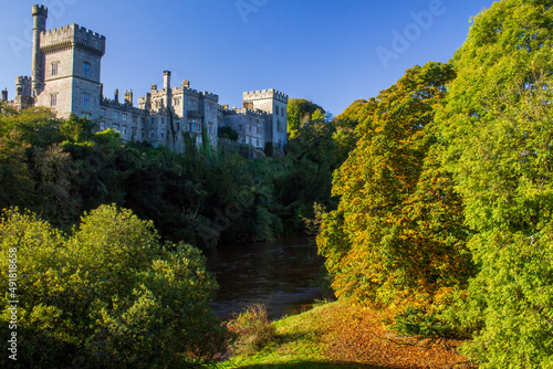 Fotomural Castle on the river bank
